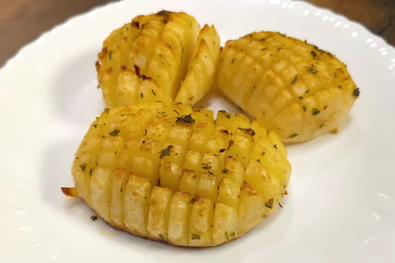 A slightly different side dish with meat: Try the recipe for netted potatoes.