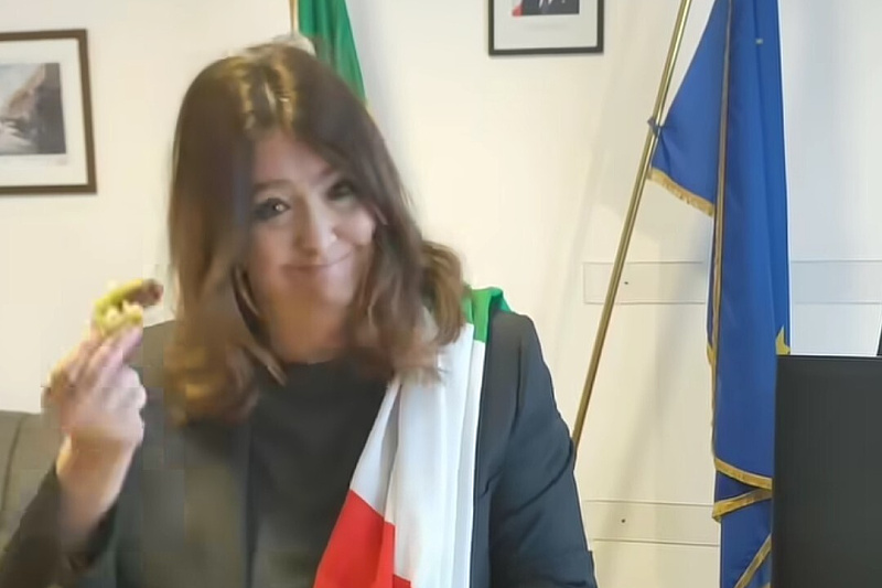Italian Ambassador Sarah Eti Castellani had a dilemma before the match, but no longer: Ćevapi took the victory.