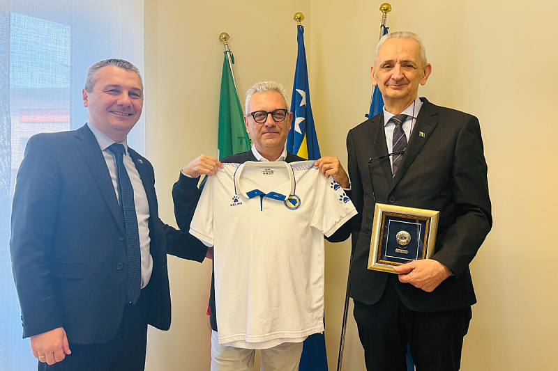 Dizdar met with Gavazzeni: Presented him with a book containing the names of Sarajevo's murdered children.