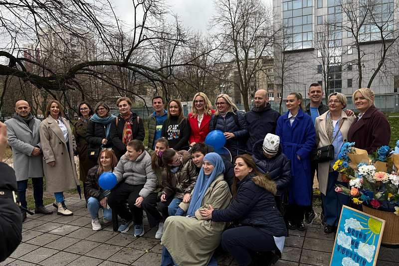 Autism Awareness Day marked in Sarajevo: Students of the "Vladimir Nazor" Center donated a bench to citizens