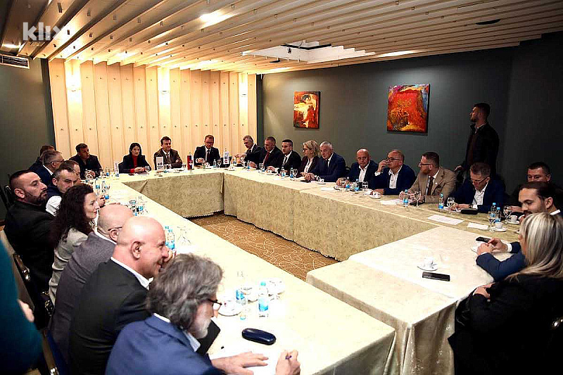 What happened at the opposition meeting in Republika Srpska: Almost everyone wants to be a candidate, but what Vučić thinks is also important