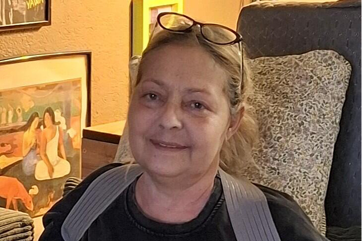 Seriously ill teacher Sanela taught her students sign language to help others.