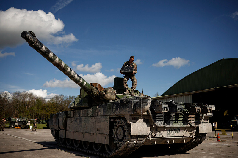 France is embarking on a massive rearmament: Missile production is increasing, and a new tank is also planned.