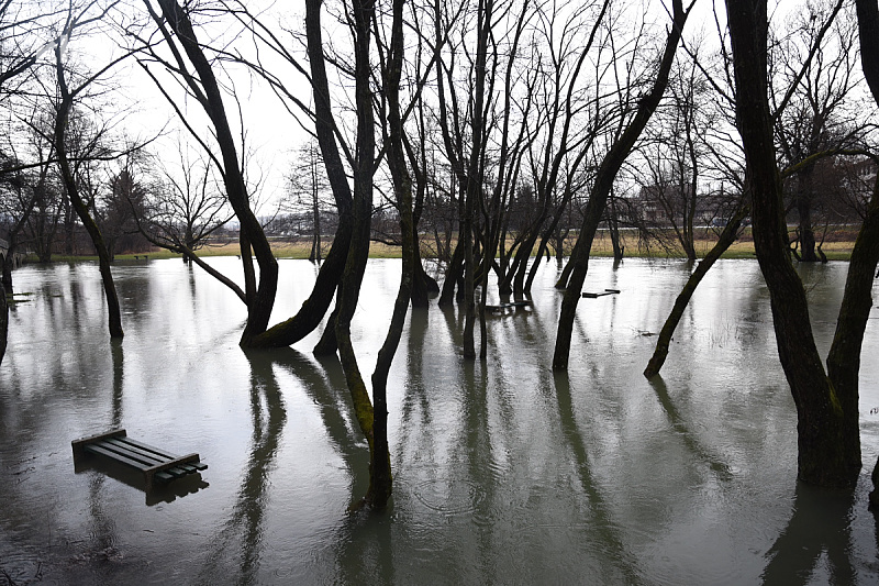 Increased water levels and landslides in the Zenica-Doboj Canton, some road communications closed.