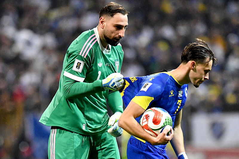 The Italians prepared a jersey for the World Cup, available to the public the day after being eliminated by Bosnia and Herzegovina.