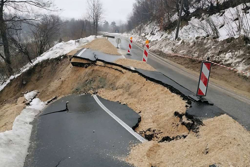 Major landslide on the Tuzla-Bijeljina road, traffic completely halted.