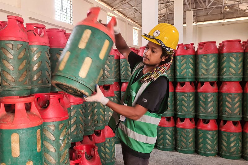 The global oil crisis is turning into a crisis of everything, with Koreans panic-buying trash bags.