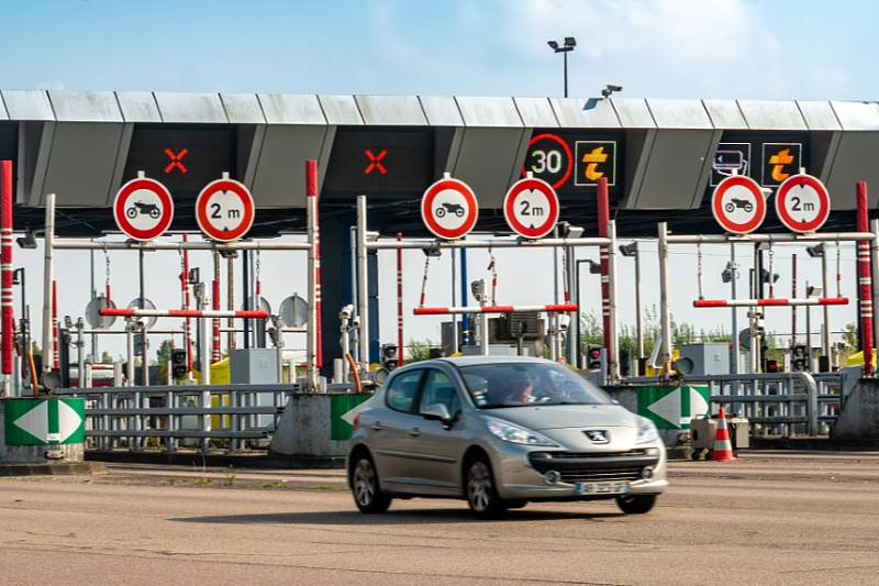 A Frenchman avoided paying highway tolls for a year with a simple trick, but was betrayed by one sentence.