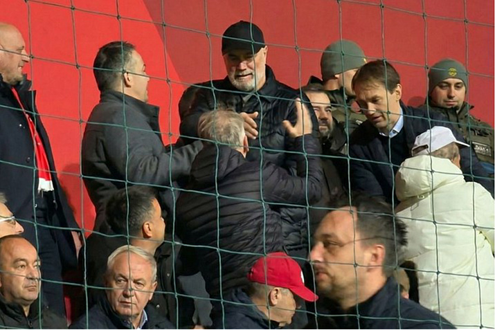 Barbarez arrived at the Mostar derby, Velež fans stood up and sang Halid's "Ljiljane".