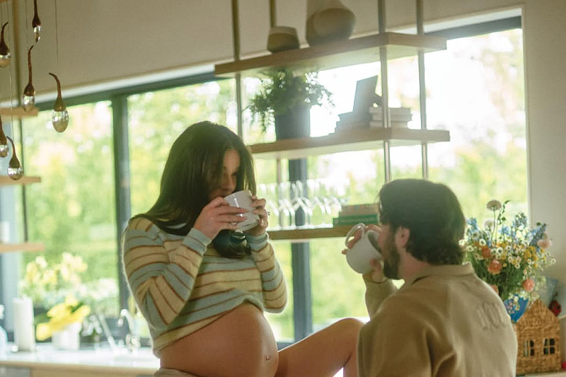 American actress Hailee Steinfeld and NFL player Josh Allen have become parents, welcoming a baby girl.