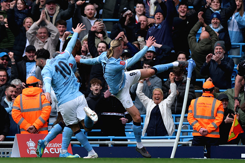 Manchester City crushed Liverpool and continued the fight for another trophy.