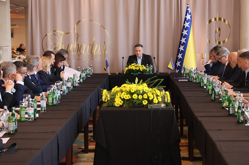In Zenica, 14 parties signed support for Denis Bećirović within the "United for the State of BiH" alliance.