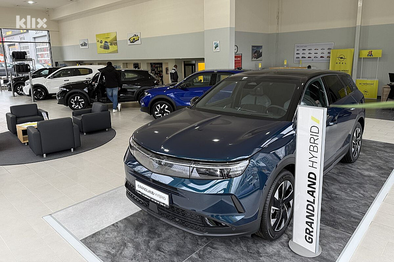 The market is waking up, habits remain: In March, more 15-year-old used cars were sold than all new models combined