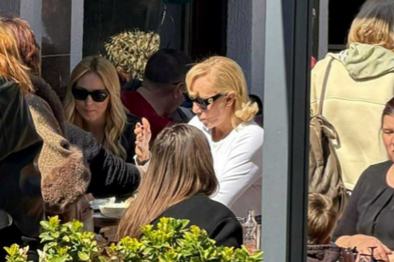 Lepa Brena filmed in Tuzla before tonight's concert, took a walk through the city and tried ćevapi.