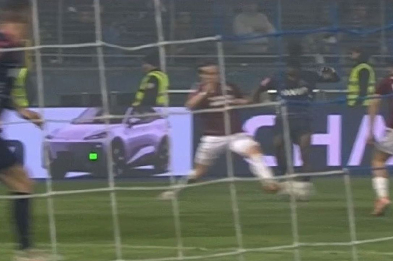 Željezničar football players in disbelief: See why referee Musić disallowed the Blues' goal in the derby.