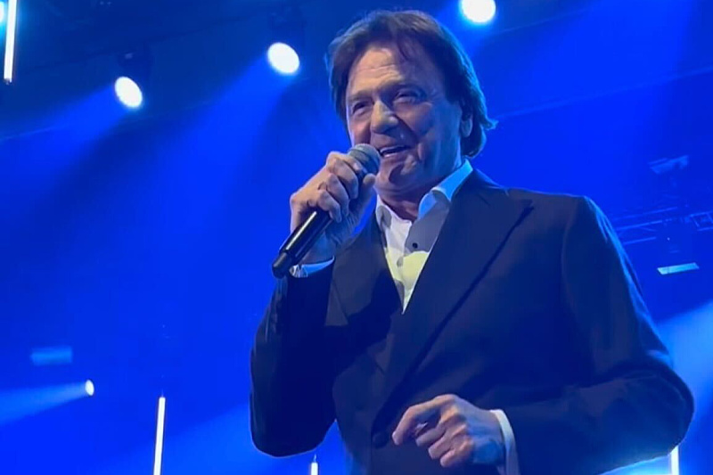 Zdravko Čolić held his third concert at Zetra, extended a special congratulations to the Dragons, and sparked great excitement.