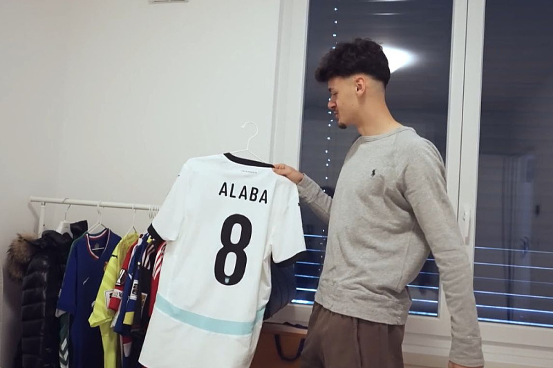 Alajbegović showed off an impressive collection of jerseys he owns, receiving two Austrian ones for one of Zmaj's.