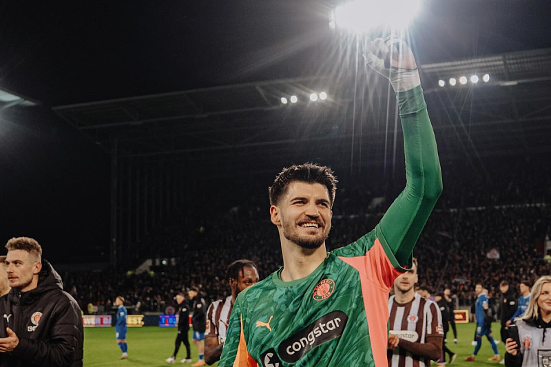 Vasilj forgot his gloves against Wales and Italy: Brilliant saves earned St. Pauli a valuable point.