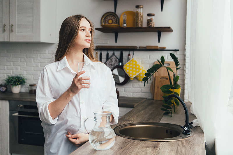 Why it is not advisable to drink water that you poured the day before