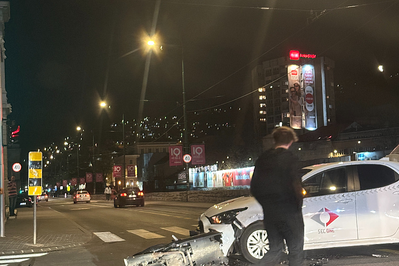 Sarajevo: Collision between a car and a motorcycle near the Čobanija bridge, significant material damage visible.