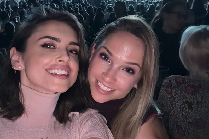 Amra Džeko at Zdravko Čolić's concert at Zetra in the company of Aleksandar Kolarov's wife