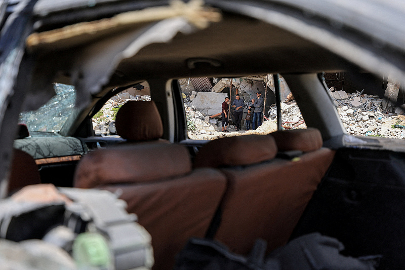 Israel launched a strong attack on a refugee camp in Gaza: 10 people killed, dozens injured.