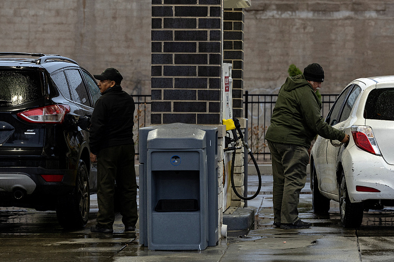 Oil prices rise ahead of Trump's deadline for reaching a deal with Iran