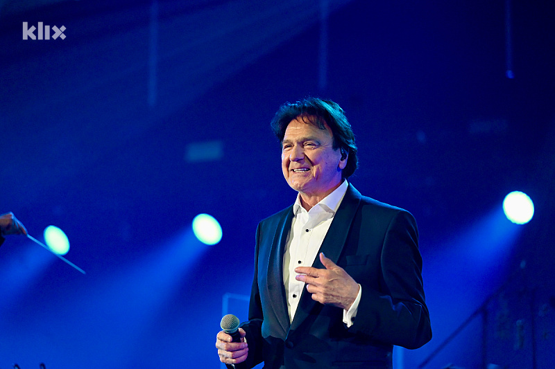 Zdravko Čolić receives a diplomatic passport from Bosnia and Herzegovina.