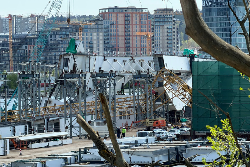 In Belgrade, a 350-ton crane collapsed, killing one person.