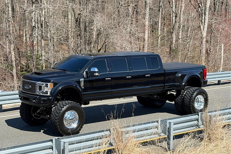 Only in America: The extreme Ford F-450 with six doors, 11 seats, and fuel consumption like a jet plane.