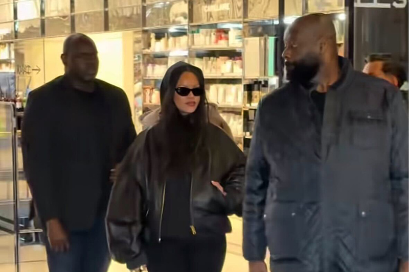 Rihanna spotted during her visit to Paris, everyone online had the same comment about her outfit.