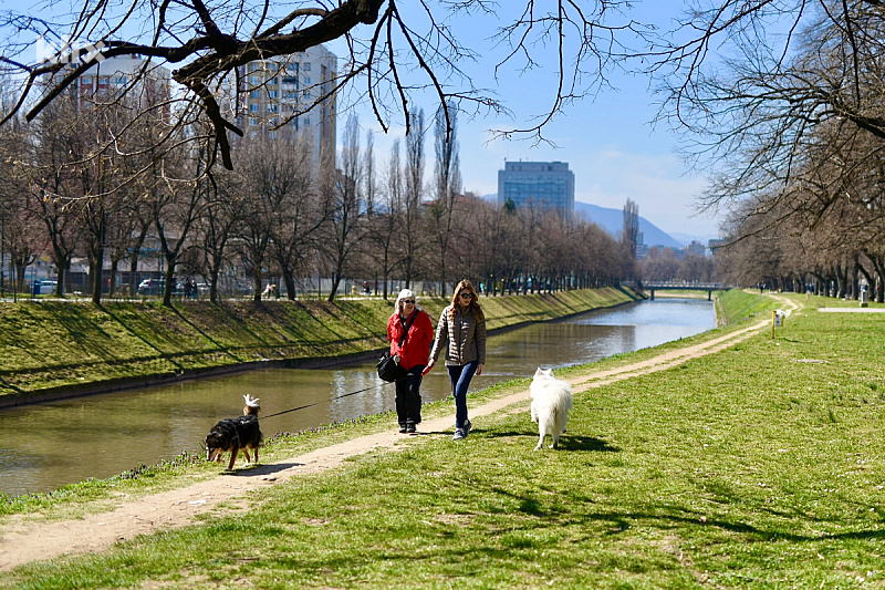 Sunny in Bosnia and Herzegovina until Saturday, with cloudiness and possible rain over the weekend.