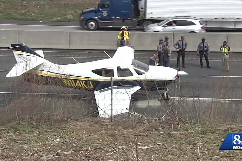 Small plane lands on highway in Pennsylvania