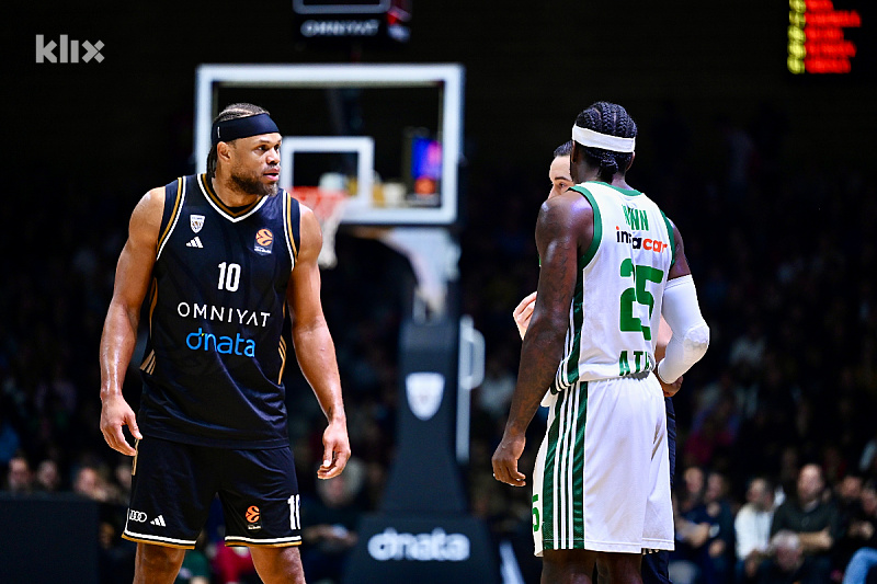 Justin Anderson seeks support from the Sarajevo crowd against Efes: We know you will be with us again.