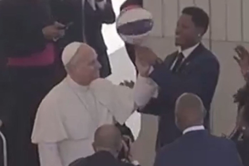 A Harlem Globetrotters member taught Pope Francis how to spin a basketball on his finger.