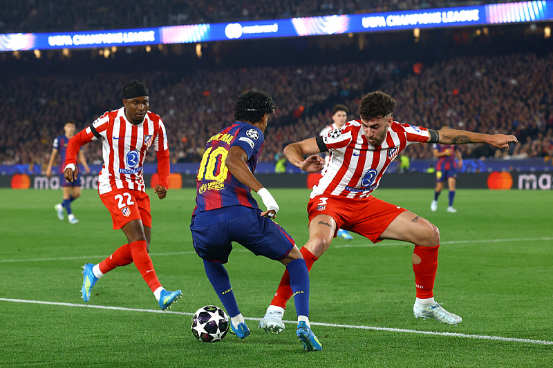 Live / Barcelona - Atletico Madrid 0:1: Shock at Camp Nou! Alvarez scores a stunning free-kick goal.