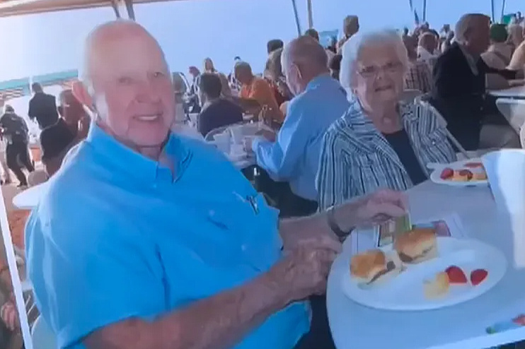 A married couple from the USA, after 70 years spent together, passed away nine hours apart.