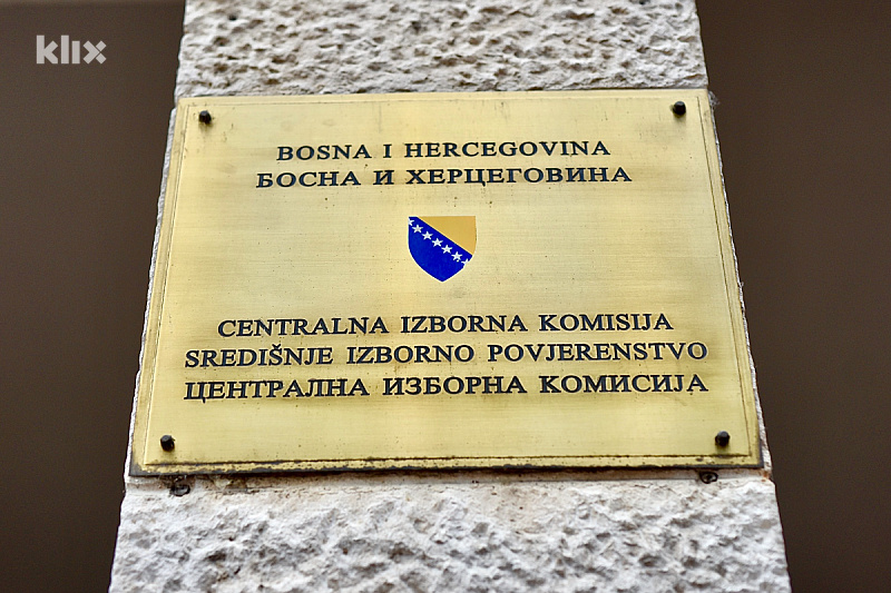 The Central Election Commission of Bosnia and Herzegovina has revoked the right to nominate candidates in the upcoming elections for 40 political parties.