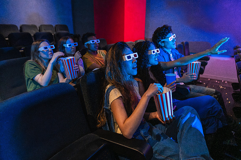 Generation Z is leading the return of audiences to cinemas, and young people are also changing their "movie-watching habits."