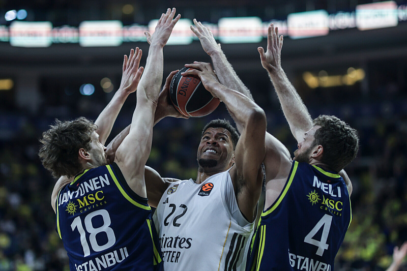 Real Madrid defeated Fenerbahçe and handed them their seventh loss in the last eight matches.