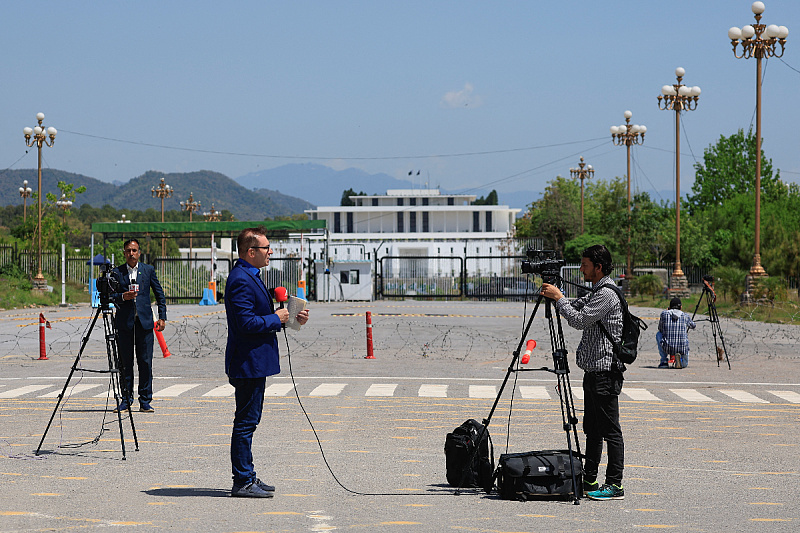 Iranian delegation arrives in Islamabad: Araghchi and Ghalibaf to lead negotiations with the U.S.