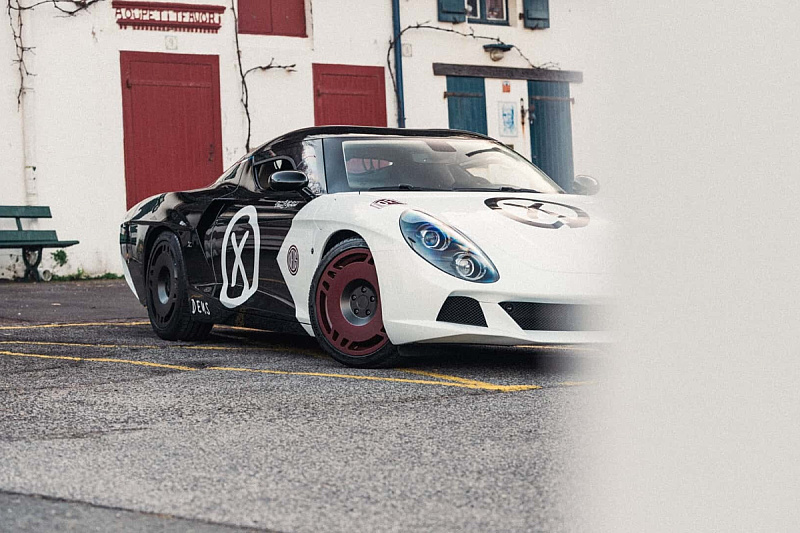 One of the 19 examples of the interesting Zagato project is "signed" by Deus Ex Machina.