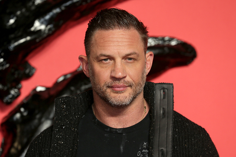 Tom Hardy sparked heated debates due to his beach outing: Some find his body perfect, while others disagree.