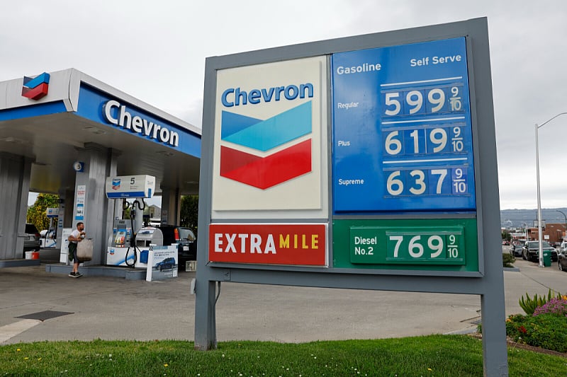 Gasoline prices in the U.S. surged by 21.2 percent in one month: The highest since 1967.