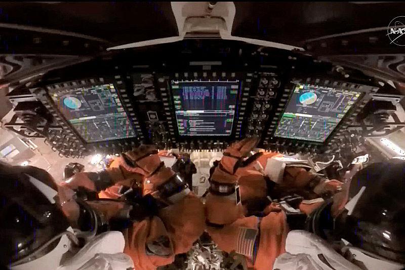 What the return from space looked like: Six critical minutes without communication with Earth and a capsule that smells.