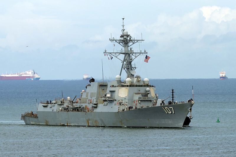 According to information: American Axios claims that several U.S. military ships have indeed passed through the Strait of Hormuz.