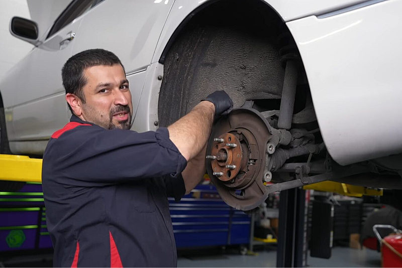 American mechanic honestly admits: "We are sinking into greed, honesty towards clients has disappeared."
