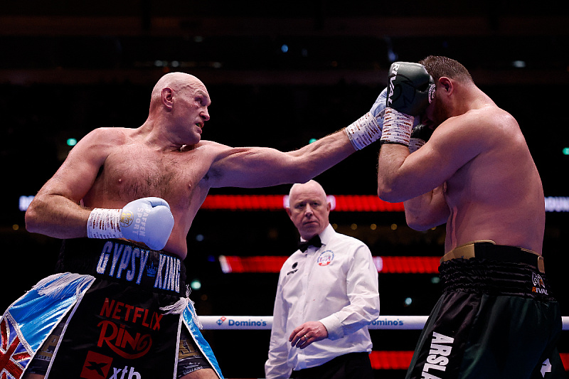 Fury came out of retirement and defeated Mahmoudov, then challenged Joshua, but did not get the response he wanted.
