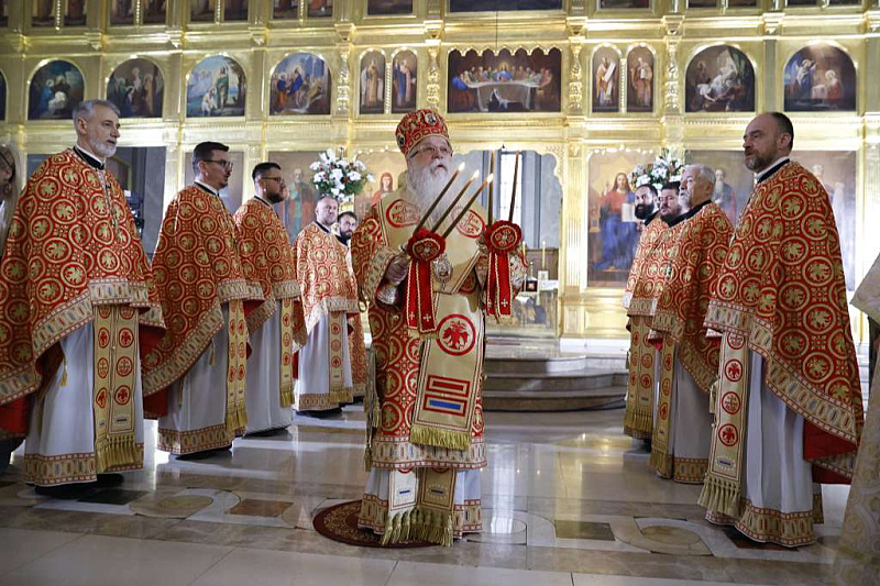 The Easter liturgy was served at the Cathedral Church in Sarajevo, led by Metropolitan Hrizostom.