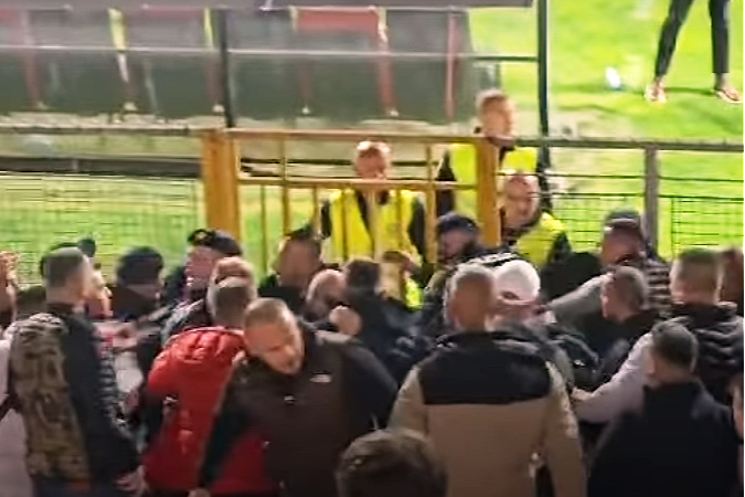 Horrific scenes marked the duel in Zenica, a fan with a bloody head wanted to settle scores with the stewards.